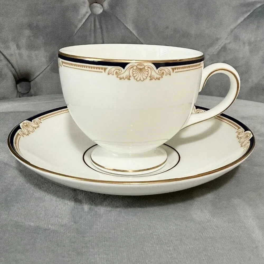 WEDGWOOD CAVENDISH pattern R4680 Cup and Saucer set Made in England Vintage - Picture 8 of 8
